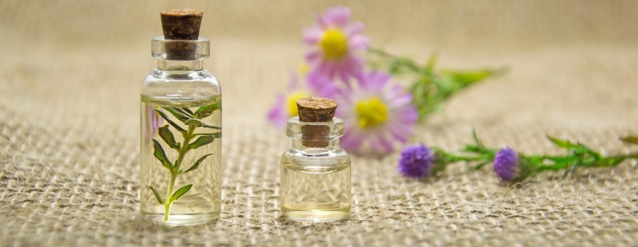 小瓶にハーブオイル